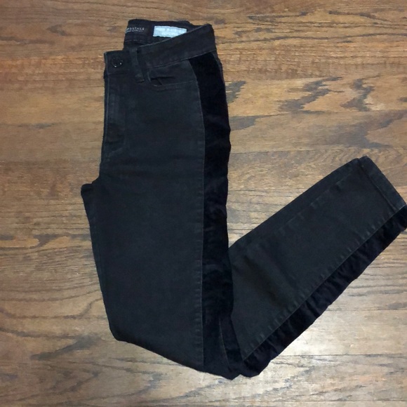 A top, jeans and beanie - Picture 2 of 4